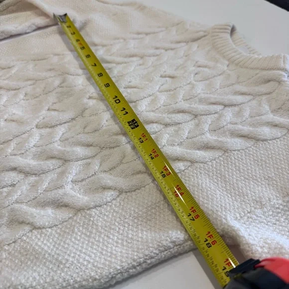 Women Old Navy Cream Sweater. Preloved. Size M /8 - Picture 5 of 7